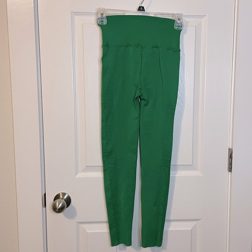 Fabletics green SculptKnit leggings w/ mesh hole detail along sides sz S - Picture 5 of 8